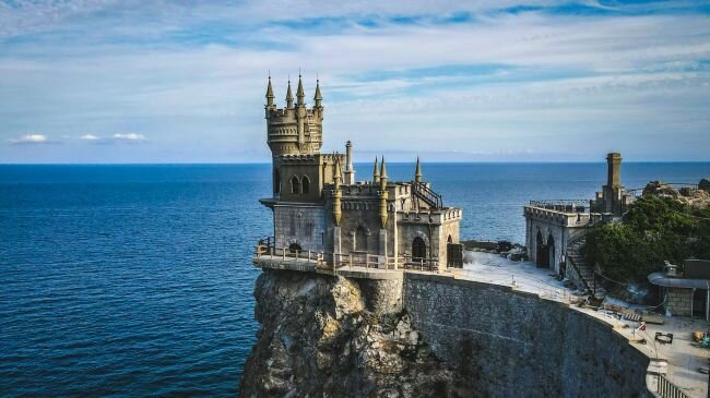 В Крыму национализируют имущество Яценюка и Джамалы — Константинов